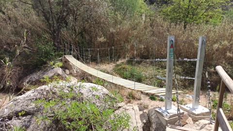 Pont penjant sobre el riu Gaià al seu pas pel terme municipal de Vilabella